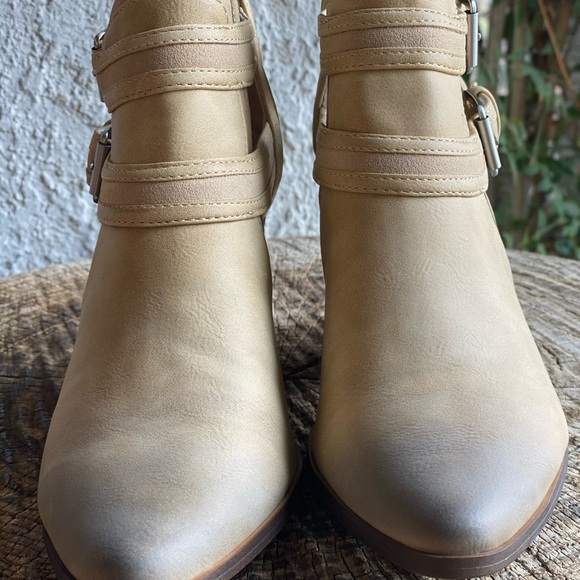 Charles David Naval Booties Retail Value $129 - Picture 7 of 7